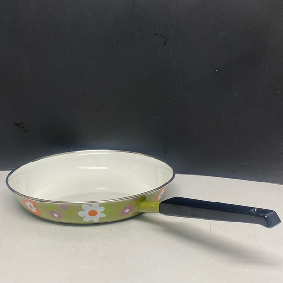 Daisy Flower Enameled Sauté Handled Pan - Picture 3 of 17